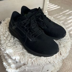 Mens Nike Air Pegasus 38 black. Great Condition size 10.5